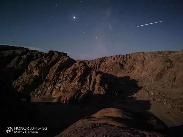 荣耀30系列记录流星雨 视觉盛宴浪漫至极 